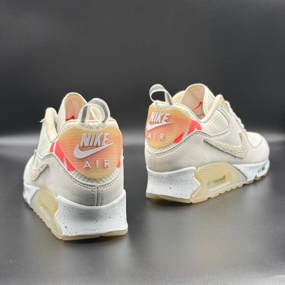 Nike x Undefeated Air Max 90 Platinum Tint - Picture 13 of 13